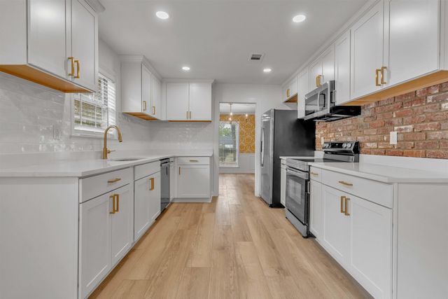 8077 FARMINGTON DR, Germantown, TN 38138