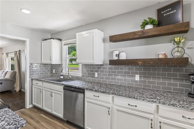 1711 N Dodgion Avenue, Independence, MO 64050