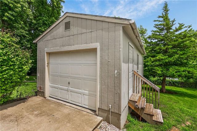 1711 N Dodgion Avenue, Independence, MO 64050