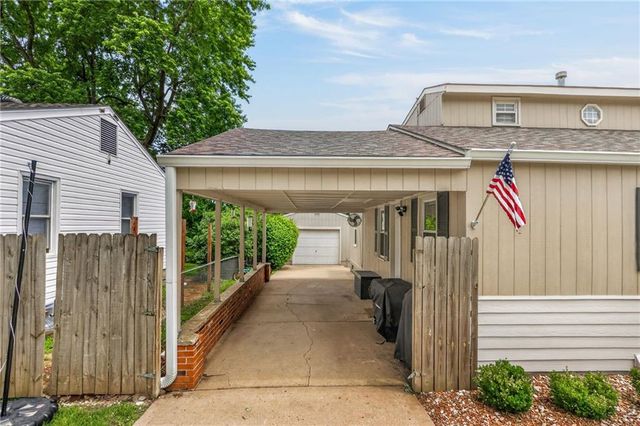1711 N Dodgion Avenue, Independence, MO 64050