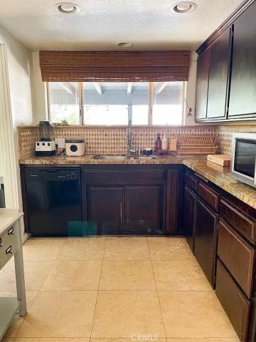 44701 Fig Avenue, Lancaster, CA 93534