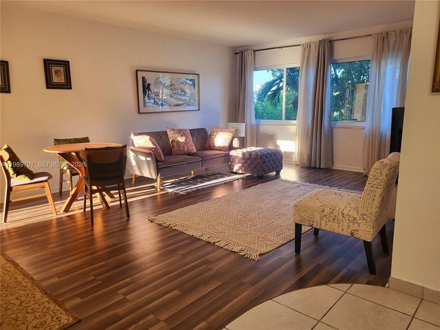 1020 94th St 302, Bay Harbor Islands, FL 33154