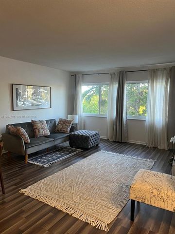 1020 94th St 302, Bay Harbor Islands, FL 33154