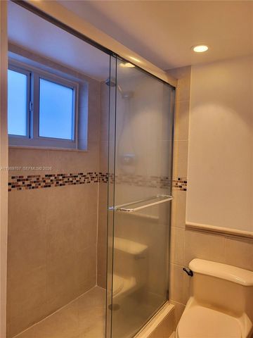 1020 94th St 302, Bay Harbor Islands, FL 33154