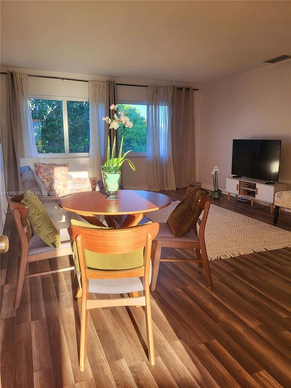 1020 94th St 302, Bay Harbor Islands, FL 33154