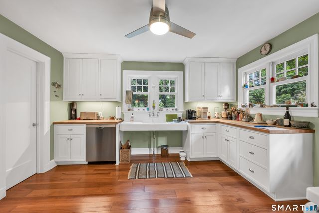 31 Mountain Road, Woodbury, CT 06798