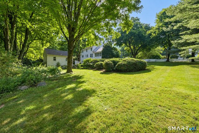 31 Mountain Road, Woodbury, CT 06798