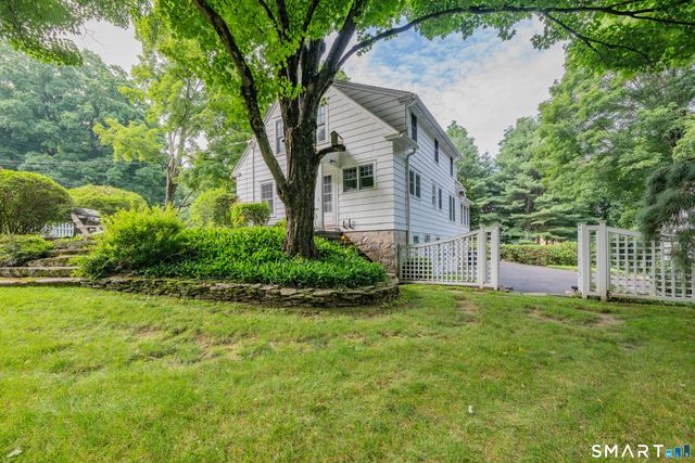 31 Mountain Road, Woodbury, CT 06798