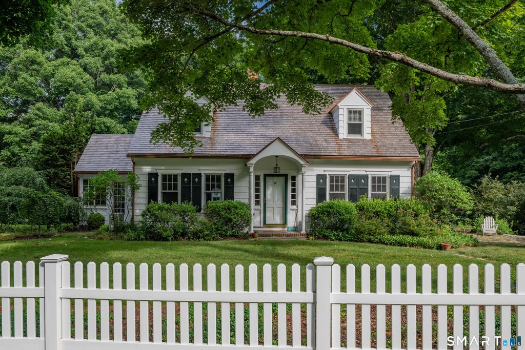 31 Mountain Road, Woodbury, CT 06798