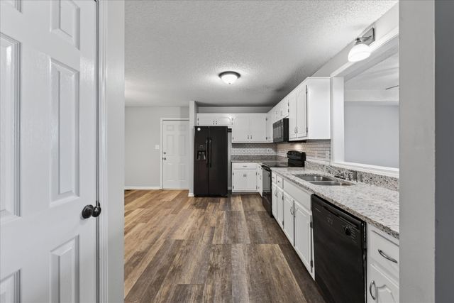 1075 Meshaw Trail, Clarksville, TN 37040