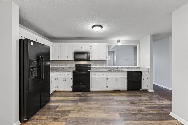 1075 Meshaw Trail, Clarksville, TN 37040