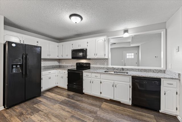1075 Meshaw Trail, Clarksville, TN 37040