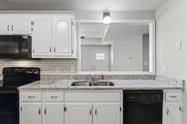 1075 Meshaw Trail, Clarksville, TN 37040