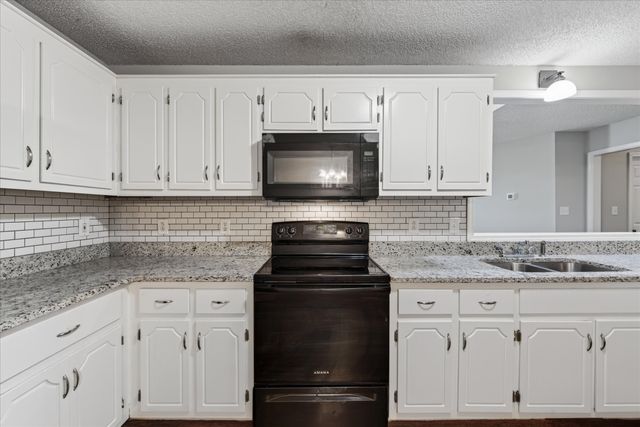 1075 Meshaw Trail, Clarksville, TN 37040