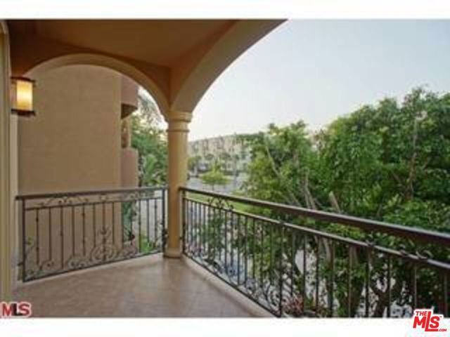 8612 Burton Way 301, Los Angeles, CA 90048