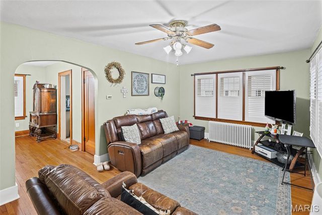 111 W Barr Place, Jerseyville, IL 62052