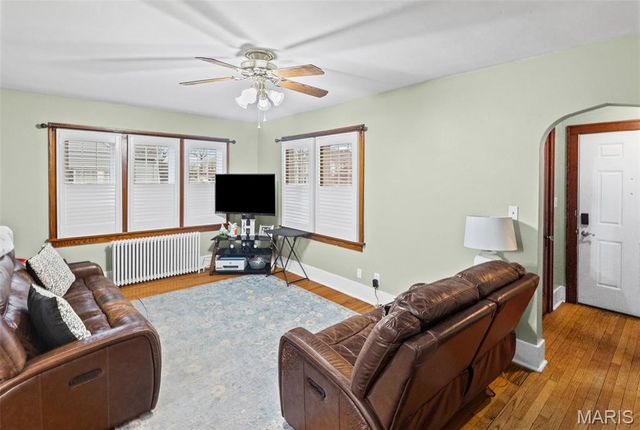 111 W Barr Place, Jerseyville, IL 62052