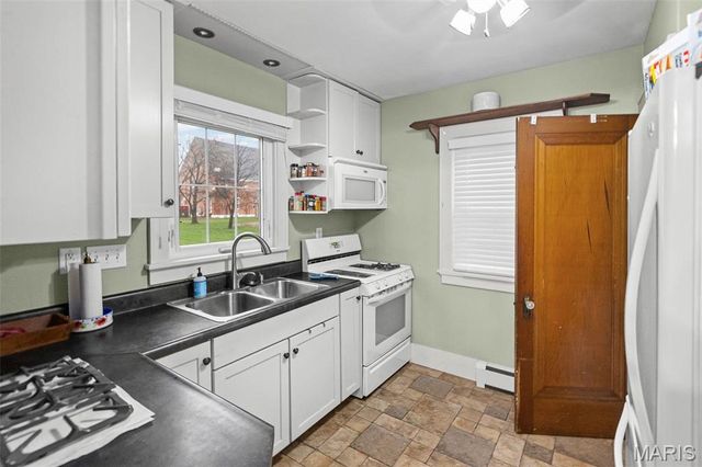 111 W Barr Place, Jerseyville, IL 62052