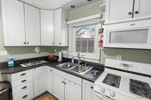 111 W Barr Place, Jerseyville, IL 62052