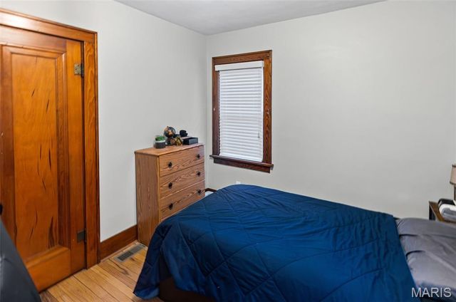 111 W Barr Place, Jerseyville, IL 62052