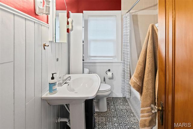 111 W Barr Place, Jerseyville, IL 62052