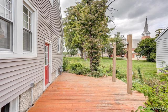 111 W Barr Place, Jerseyville, IL 62052