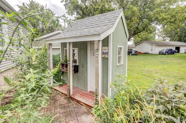 111 W Barr Place, Jerseyville, IL 62052