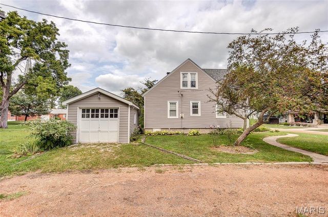 111 W Barr Place, Jerseyville, IL 62052