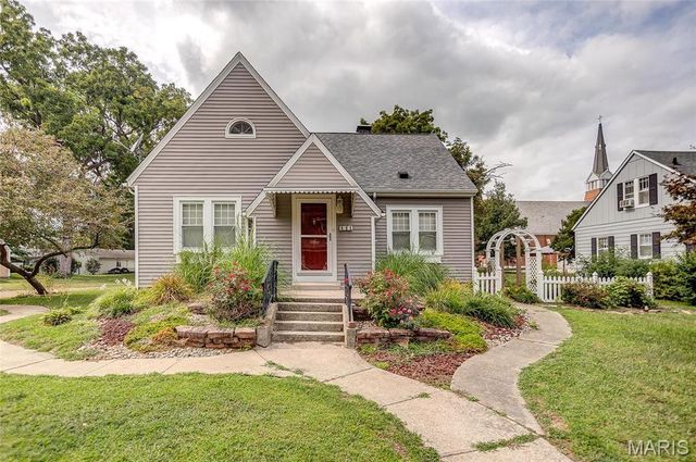 111 W Barr Place, Jerseyville, IL 62052