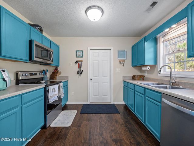 210 Bobwhite Road, Hubert, NC 28539