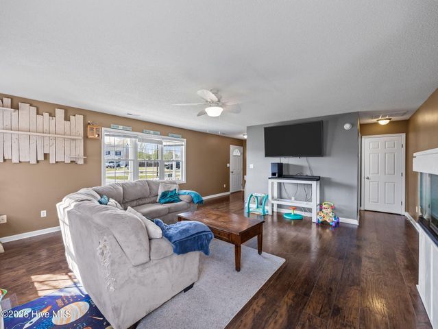 210 Bobwhite Road, Hubert, NC 28539