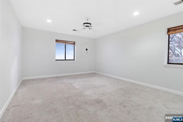 33 Green Valley Court, Secaucus, NJ 07094