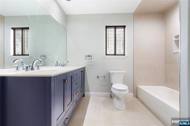 33 Green Valley Court, Secaucus, NJ 07094