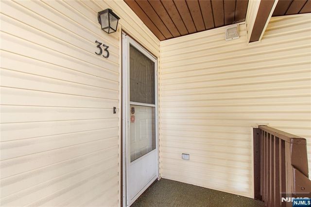 33 Green Valley Court, Secaucus, NJ 07094