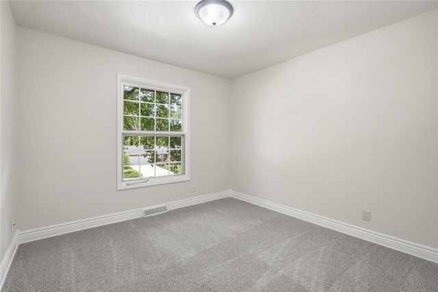 3538 Elmwood Ct, Cedar Rapids, IA 52402