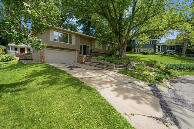 3538 Elmwood Ct, Cedar Rapids, IA 52402