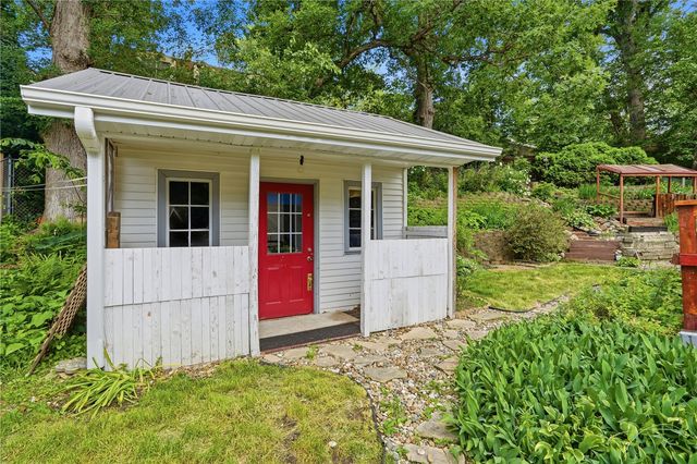 3538 Elmwood Ct, Cedar Rapids, IA 52402