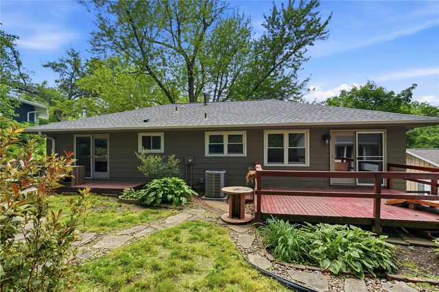 3538 Elmwood Ct, Cedar Rapids, IA 52402