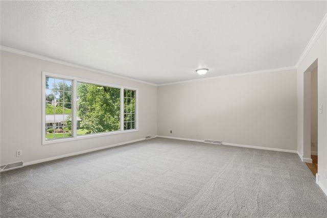 3538 Elmwood Ct, Cedar Rapids, IA 52402