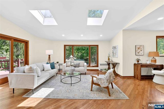 184 Old Short Hills Road, Millburn, NJ 07078