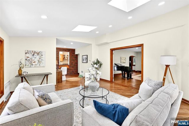 184 Old Short Hills Road, Millburn, NJ 07078