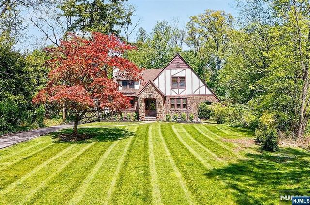 184 Old Short Hills Road, Millburn, NJ 07078