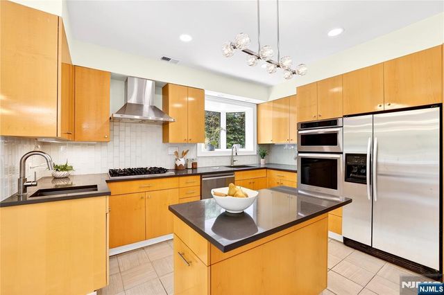 184 Old Short Hills Road, Millburn, NJ 07078