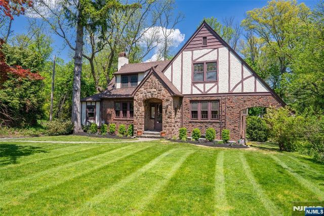 184 Old Short Hills Road, Millburn, NJ 07078
