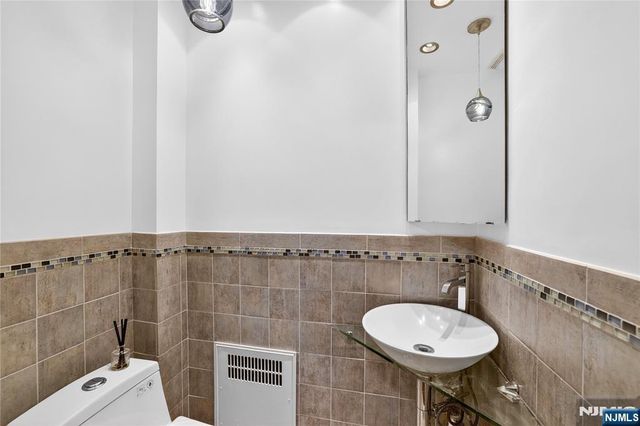 184 Old Short Hills Road, Millburn, NJ 07078