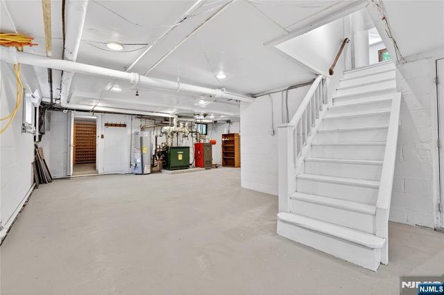 184 Old Short Hills Road, Millburn, NJ 07078