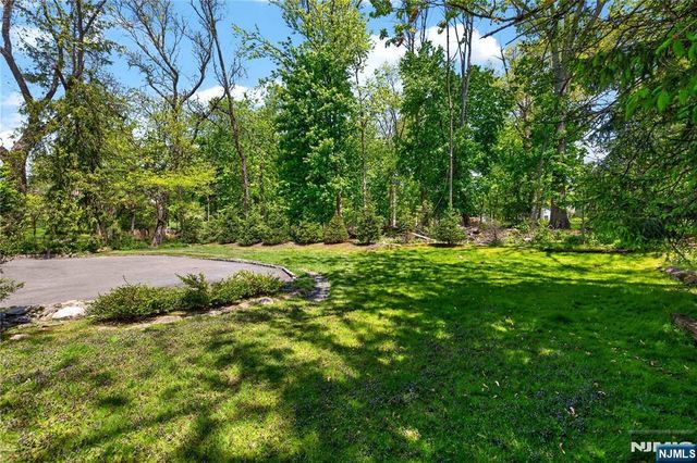 184 Old Short Hills Road, Millburn, NJ 07078