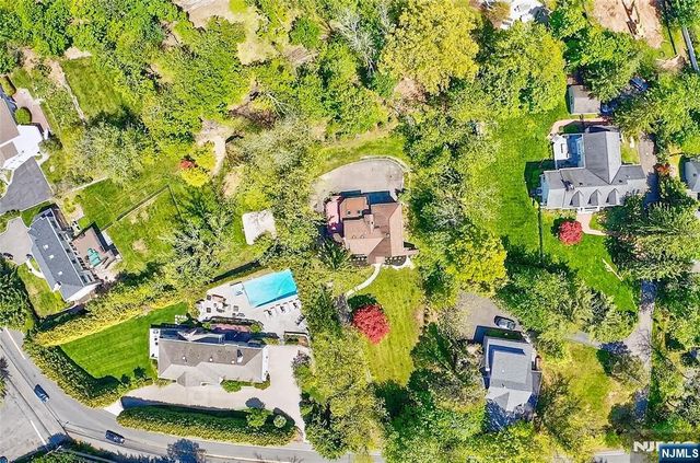 184 Old Short Hills Road, Millburn, NJ 07078