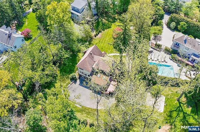 184 Old Short Hills Road, Millburn, NJ 07078