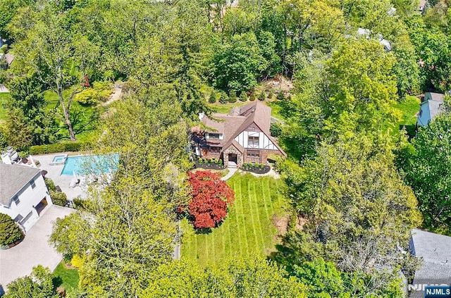 184 Old Short Hills Road, Millburn, NJ 07078